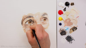 Augenbrauen und Wimpern malen. Porträt bekommt stärkere Wirkung